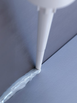 #11_product being despensed Sealant being dispensed